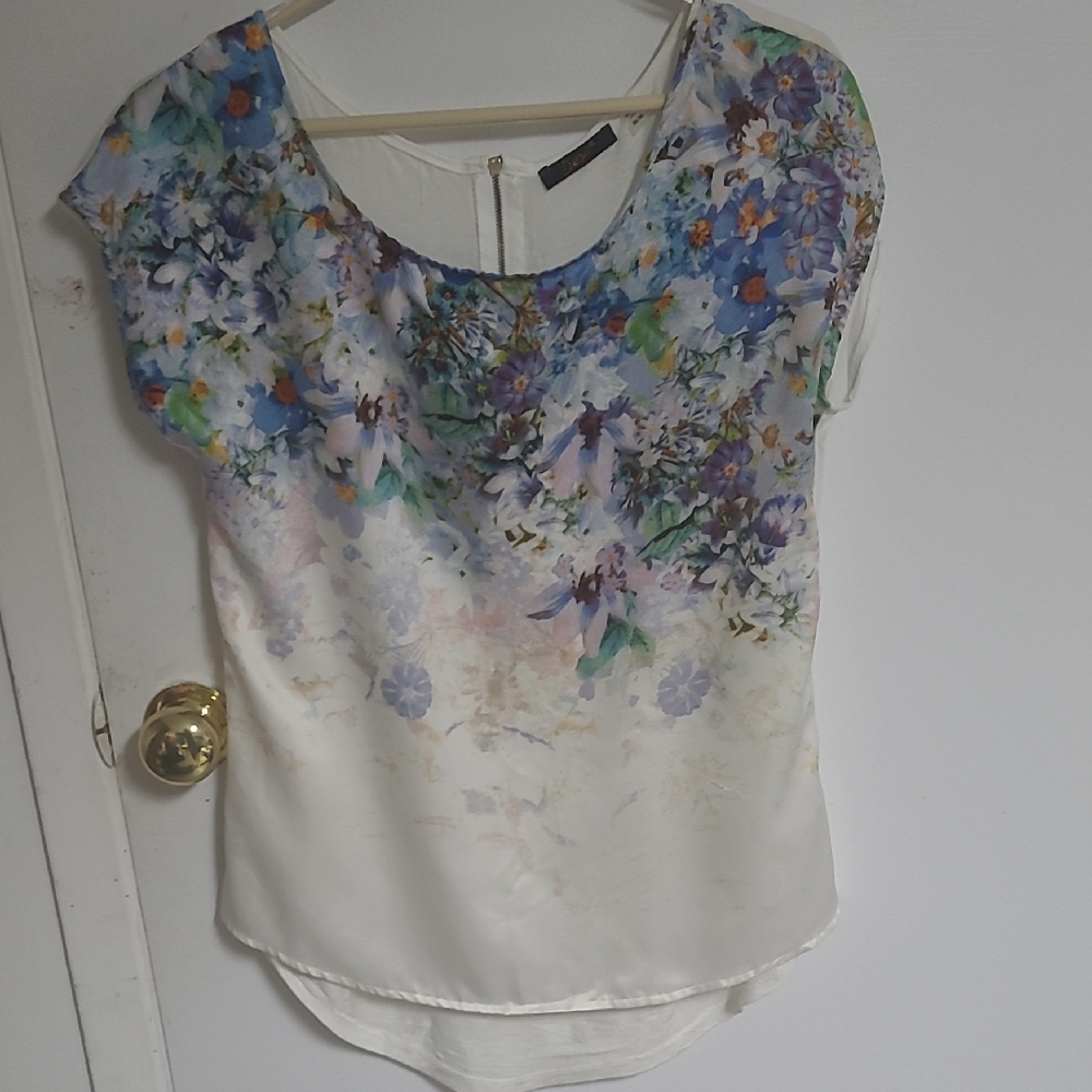 Dex Floral Scoop-Neck Blouse in White and Blue